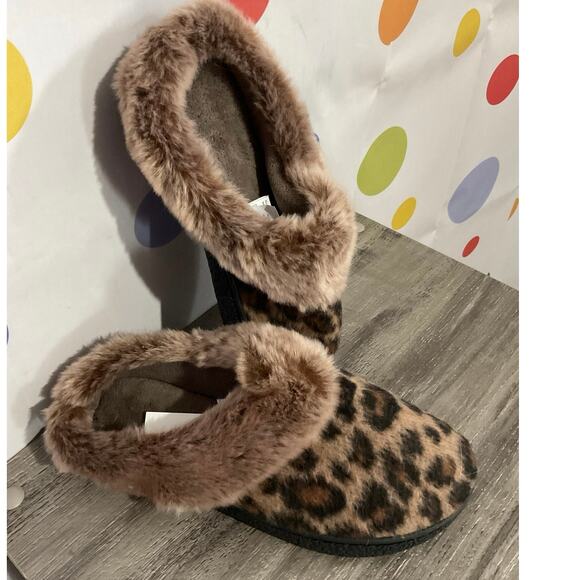 NEW Isotoner Mule Slippers Size 6.5/7 Soft Soles - Picture 1 of 15